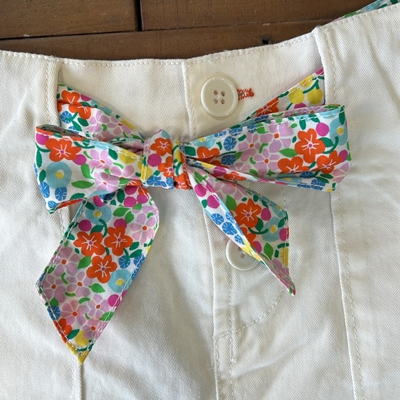 Mini Boden white button fly floral tie belt preppy shorts - Picture 3 of 6
